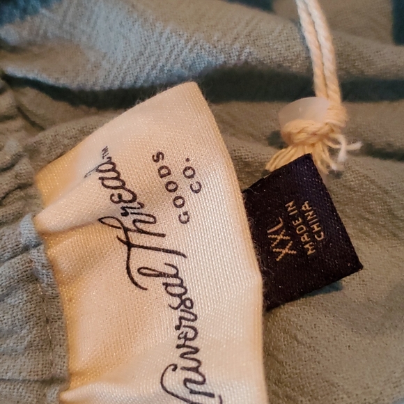 4/$10 item🤑 UNIVERSAL THREAD XXL CROP TOP - Picture 3 of 7